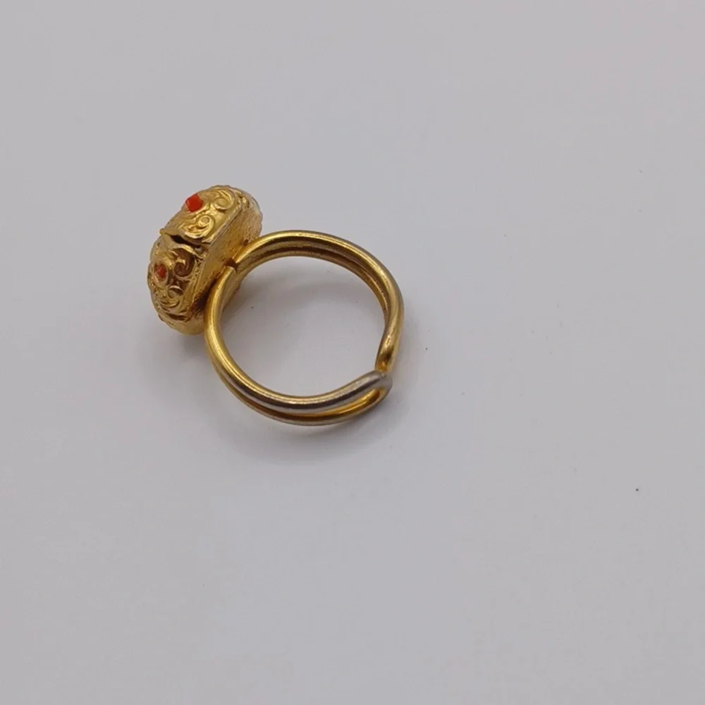 Gold Tone Design With a Tesserea Flower Ring